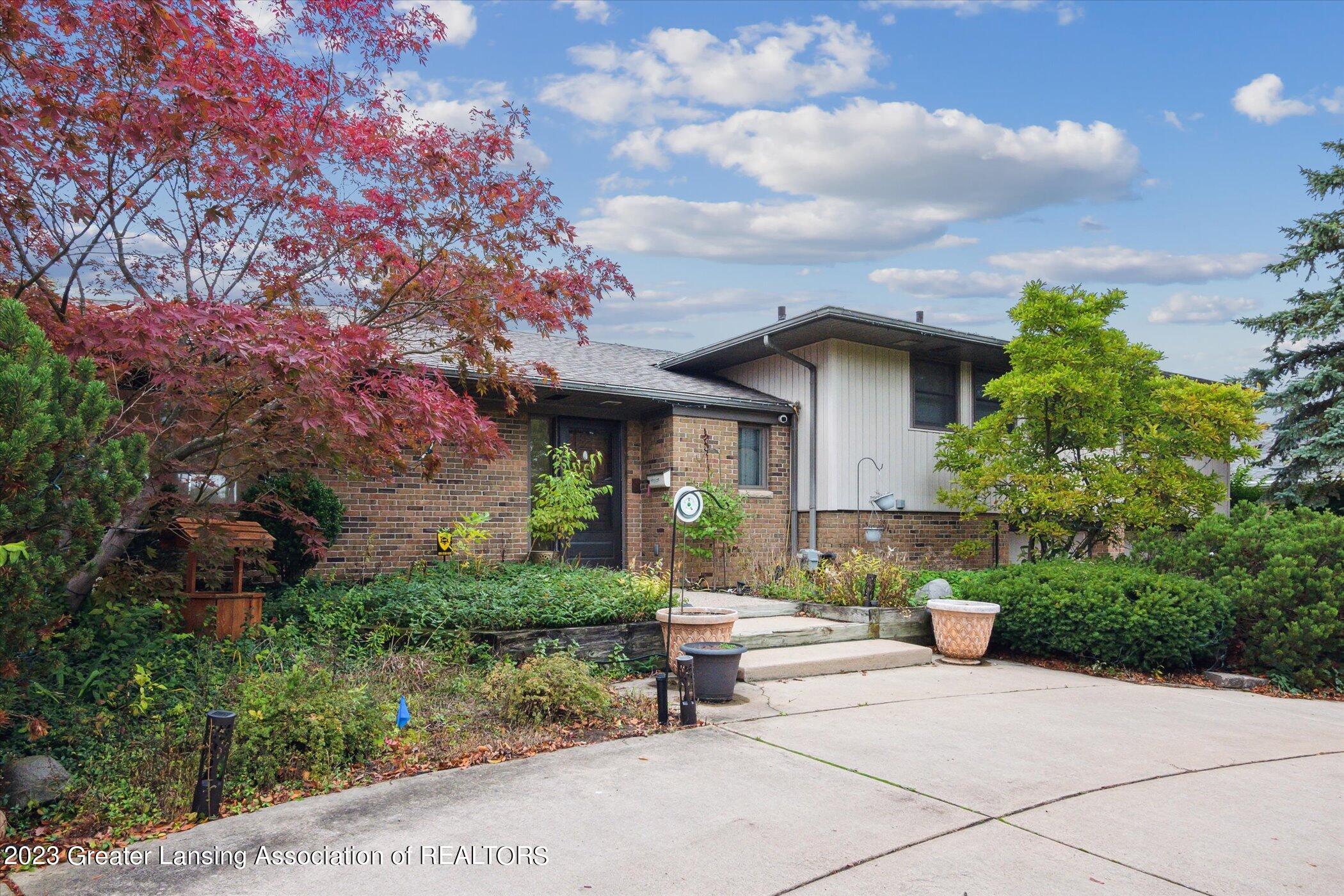 1414 Wellington Road Lansing, MI 48910 - Photo 3 of 61 03-1414-Wellington-Rd-Lansing-MI-48910-W