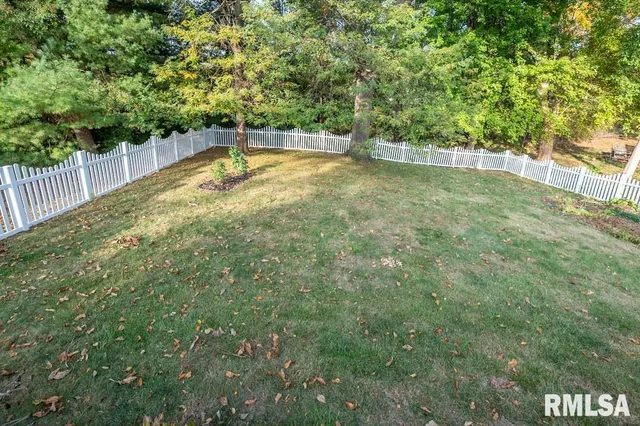 $268,000 | 6315 North Post Oak Road, Peoria, IL 61615