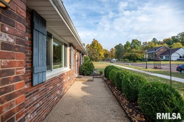 $268,000 | 6315 North Post Oak Road, Peoria, IL 61615