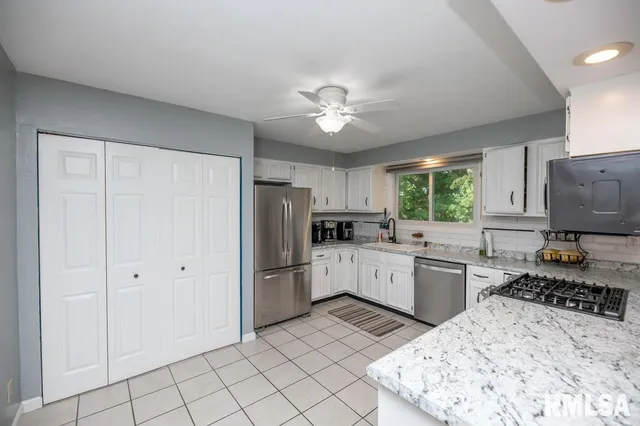 $268,000 | 6315 North Post Oak Road, Peoria, IL 61615