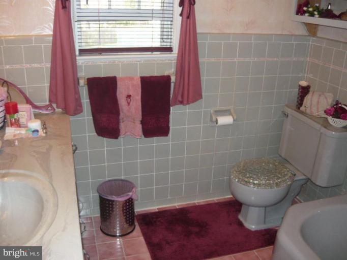 7202 Kempton Road Lanham, MD 20706 - Photo 11 of 19 Bath #1