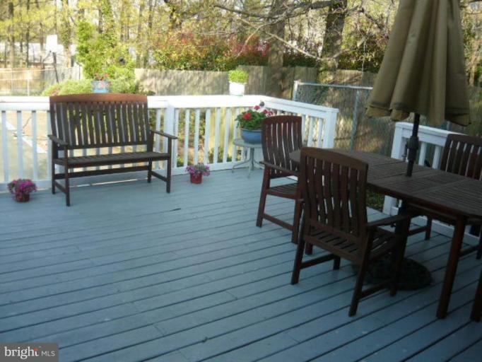 7202 Kempton Road Lanham, MD 20706 - Photo 8 of 19 Deck