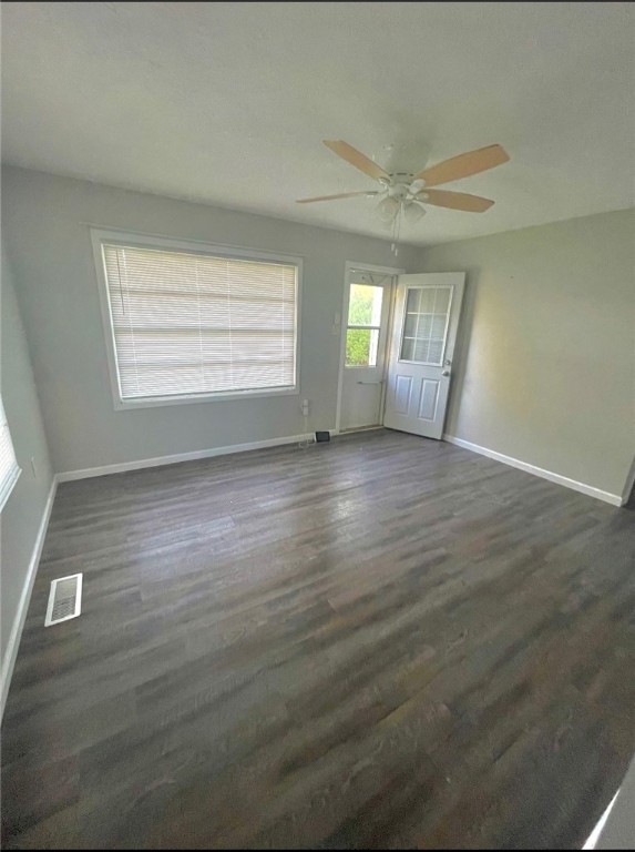 2320 East Olive Street Decatur, IL 62526 - Photo 2 of 12
