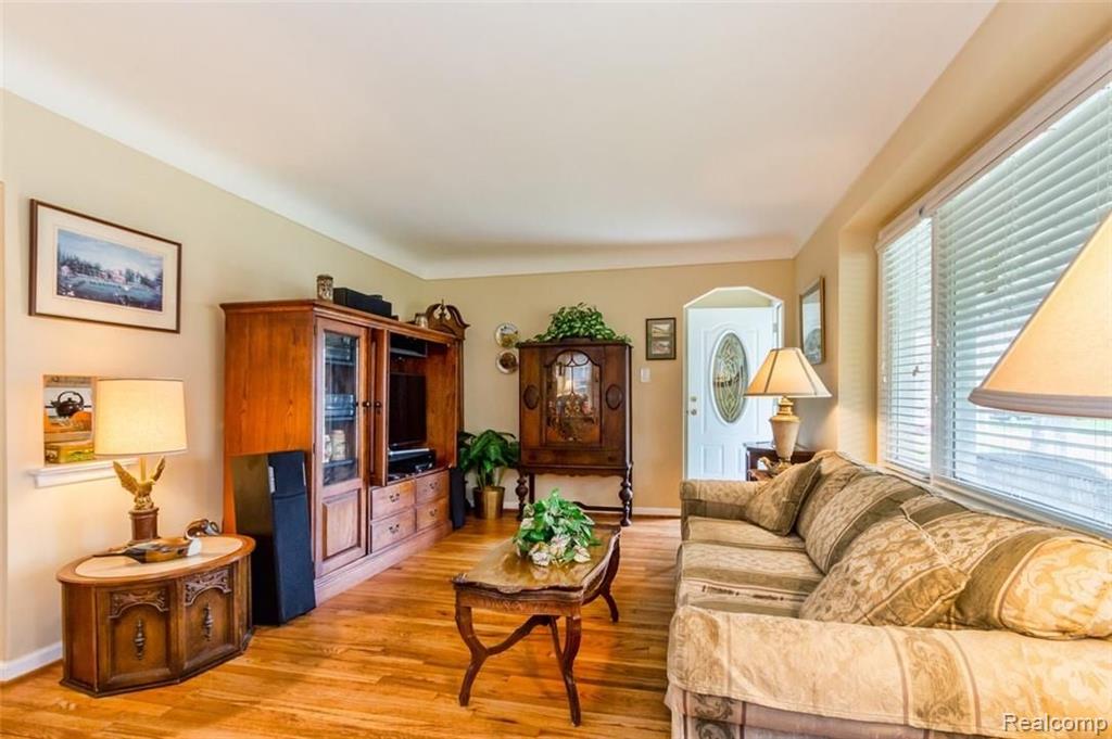 2013 Drexel Street Dearborn, MI 48128 - Photo 6 of 27