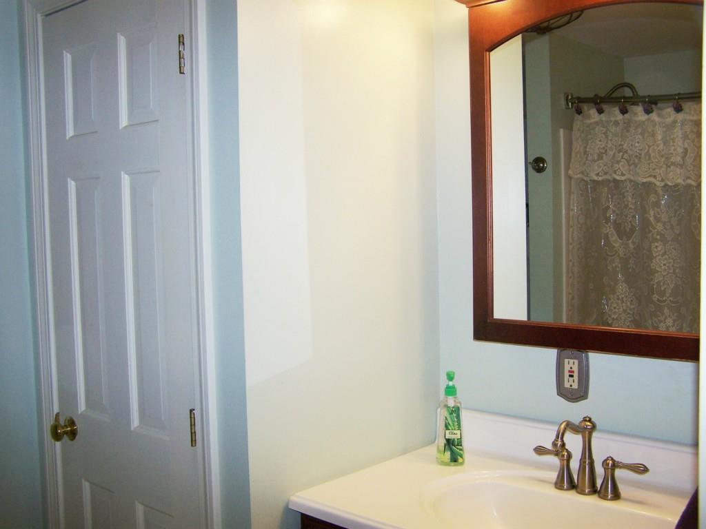 5 Oak Ridge Road Sanford, ME 04073 - Photo 16 of 22 2nd floor bathroom