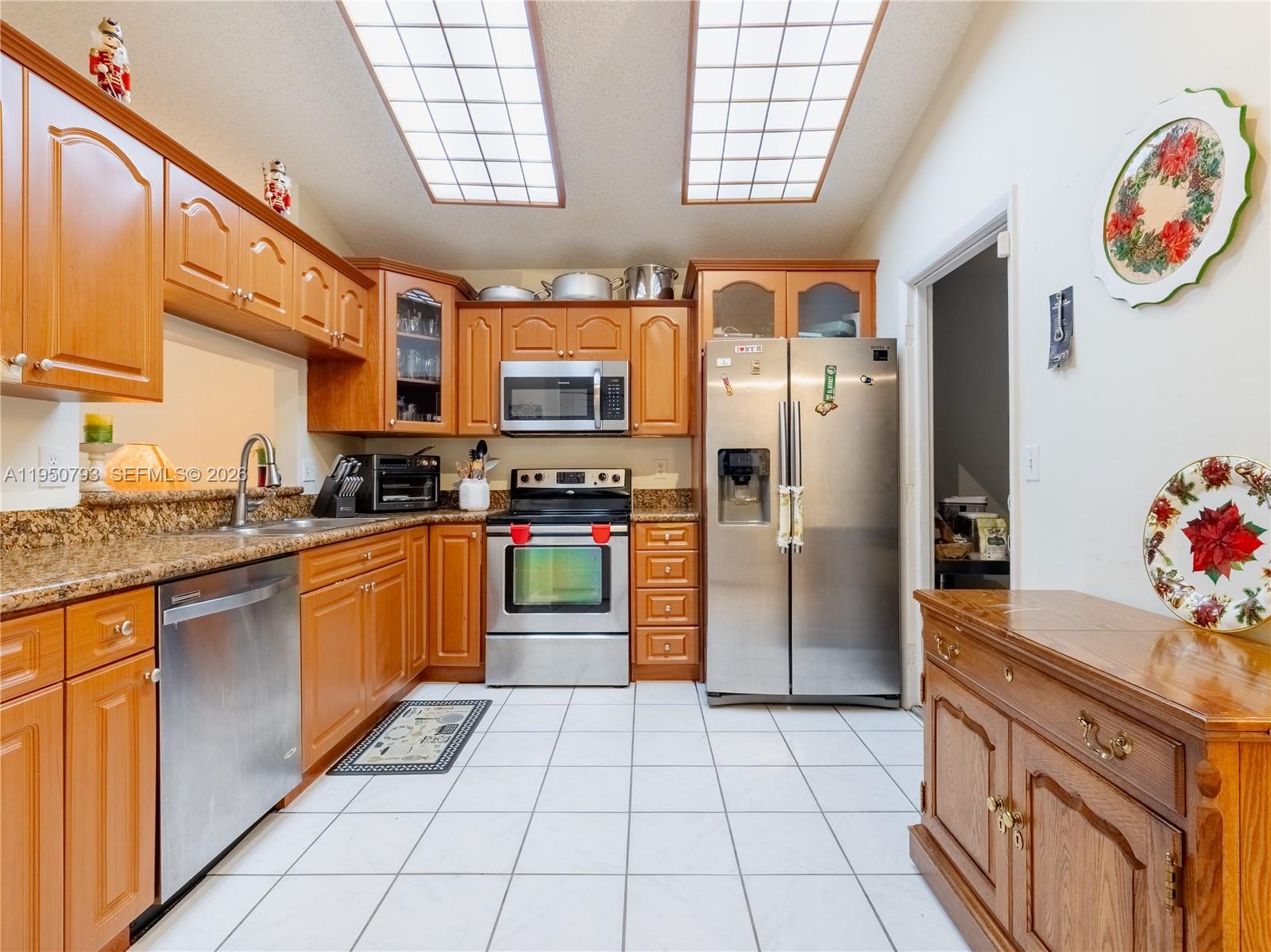 206 Southwest 159th Way Sunrise, FL 33326 - Photo 15 of 59