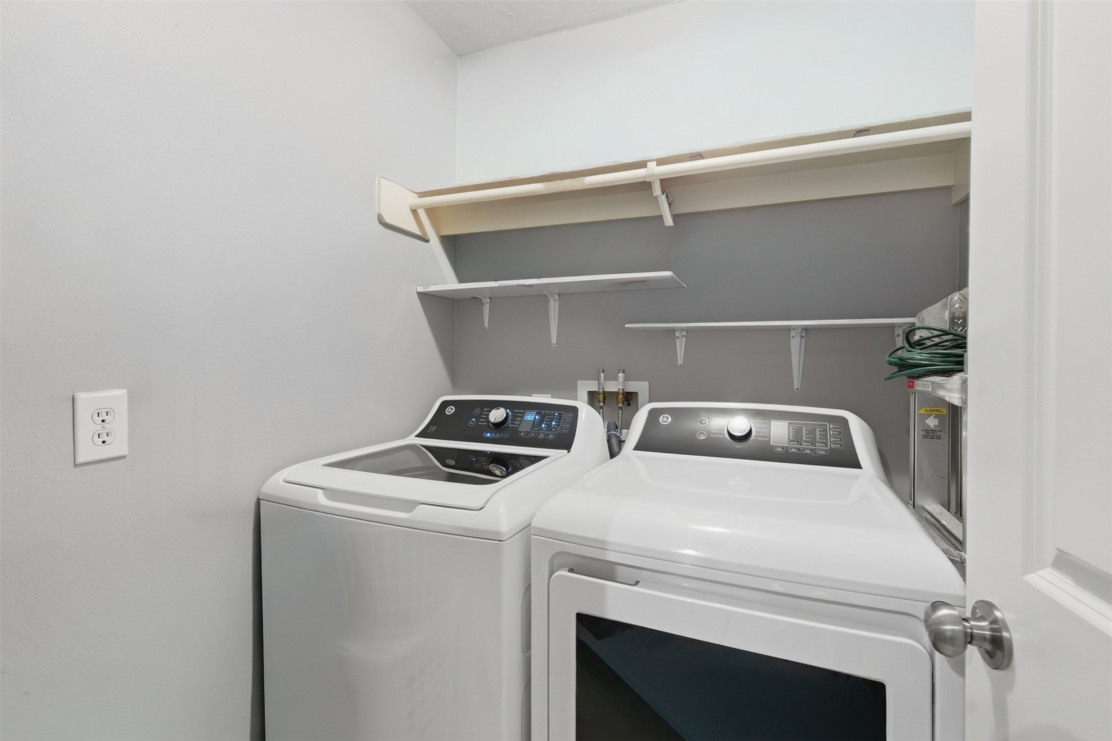 1923 Bailey Street Houston, TX 77006 - Photo 16 of 23 utility room upstairs
