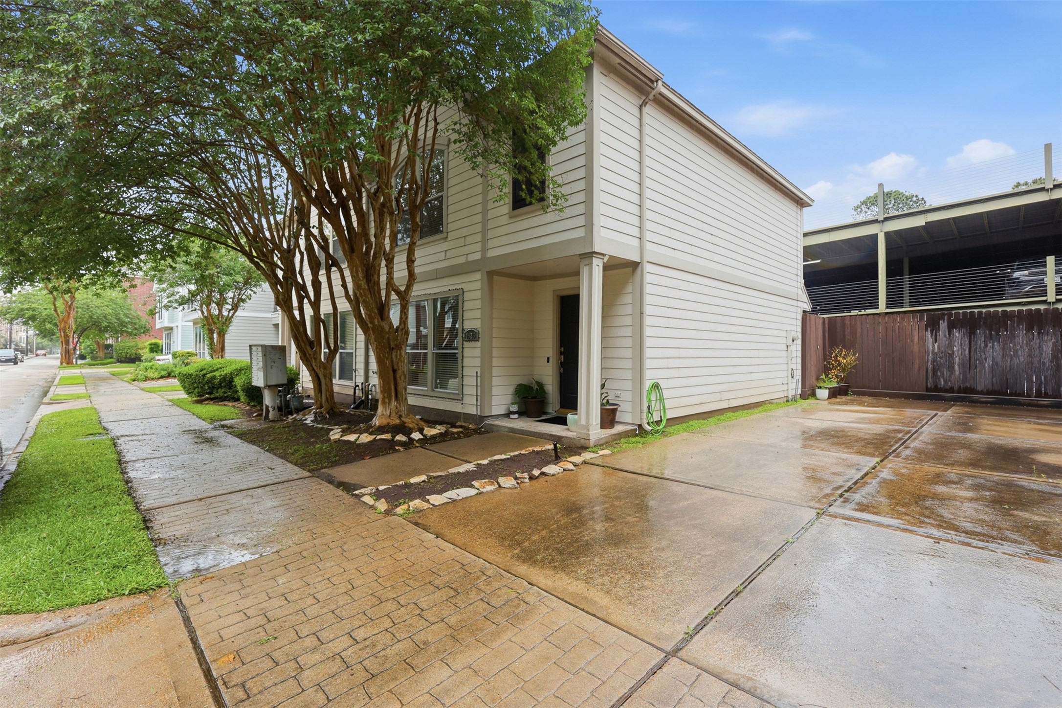 1923 Bailey Street Houston, TX 77006 - Photo 22 of 23