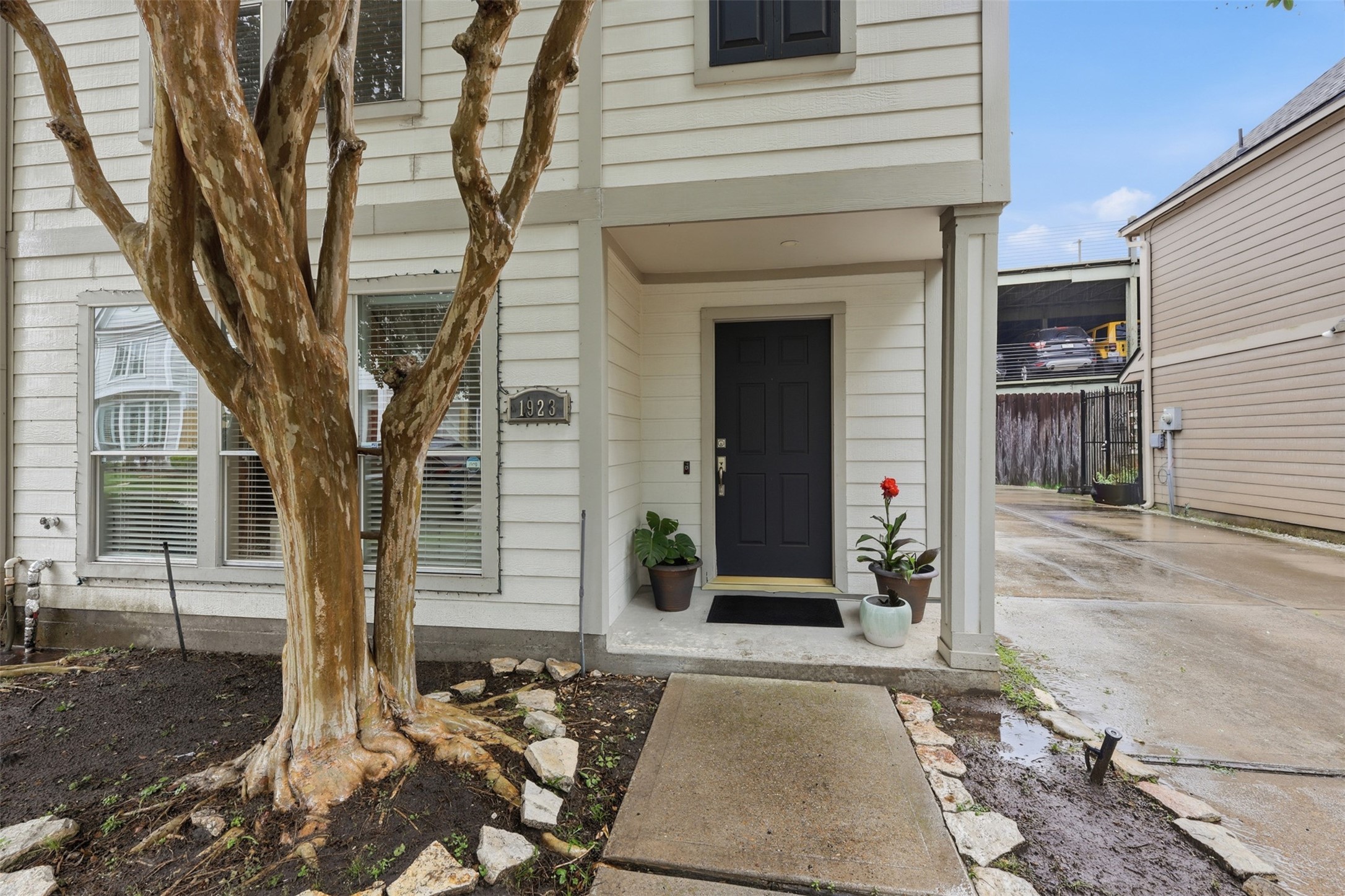 1923 Bailey Street Houston, TX 77006 - Photo 3 of 23