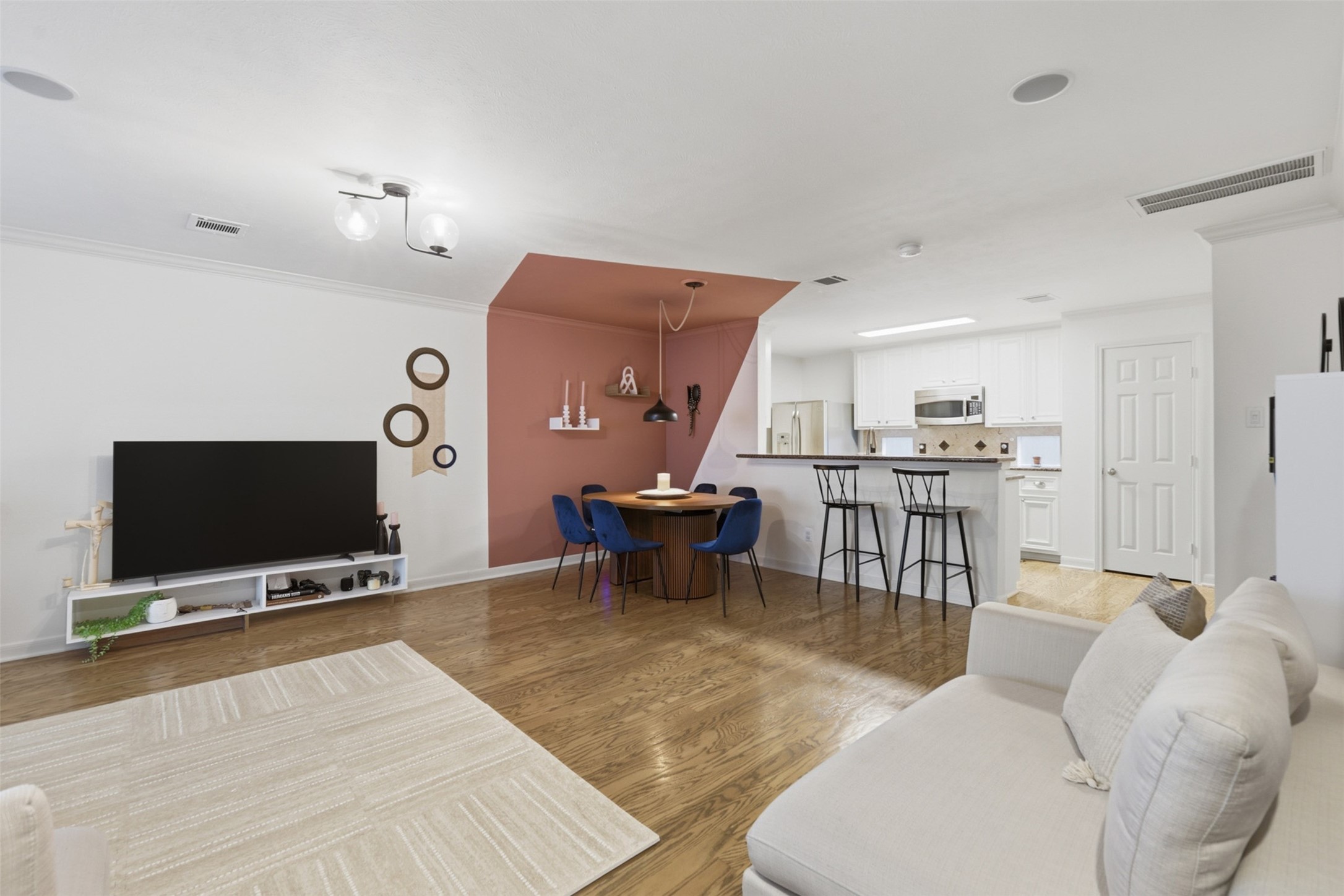 1923 Bailey Street Houston, TX 77006 - Photo 4 of 23 1st floor living space