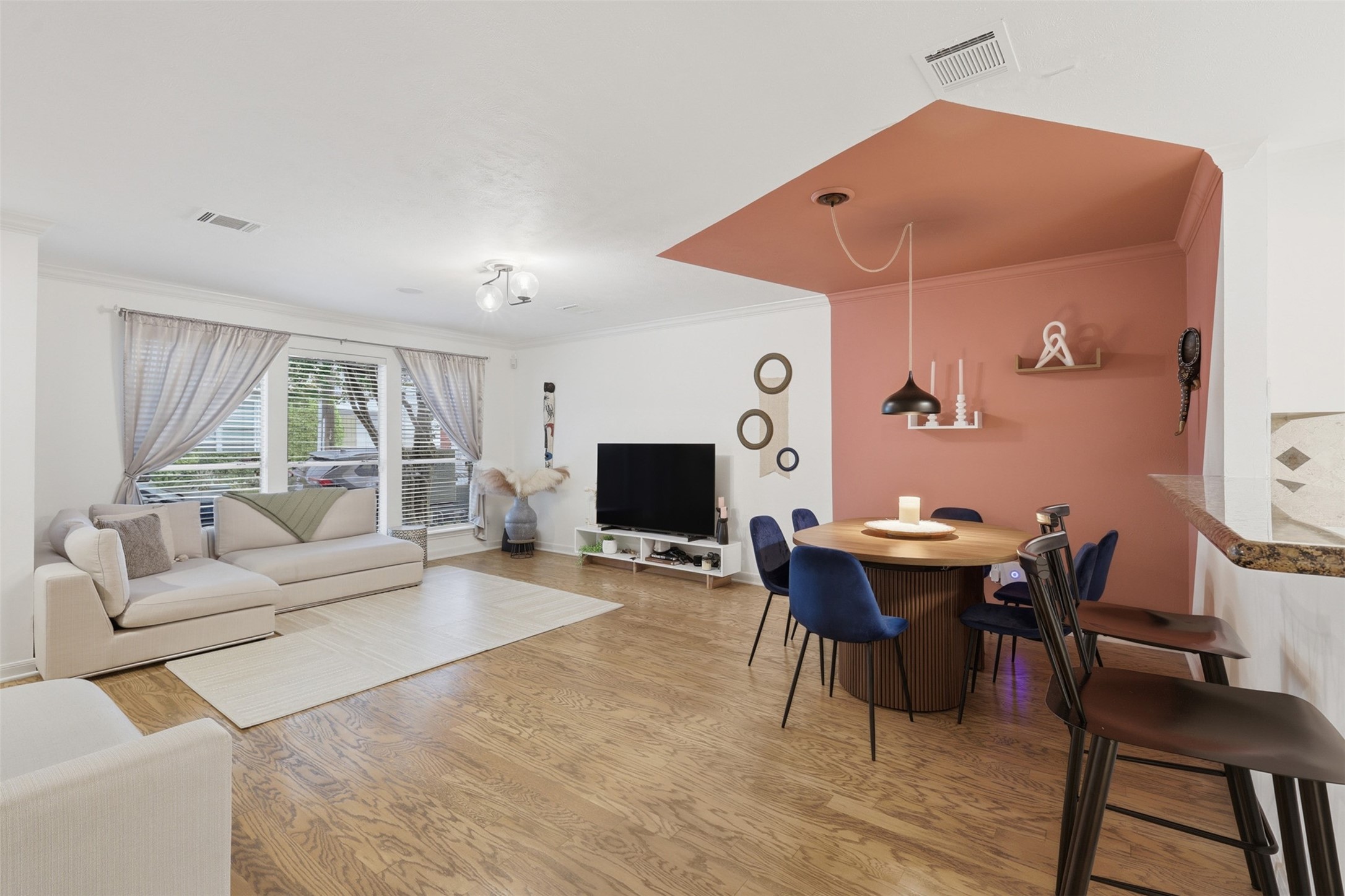 1923 Bailey Street Houston, TX 77006 - Photo 6 of 23