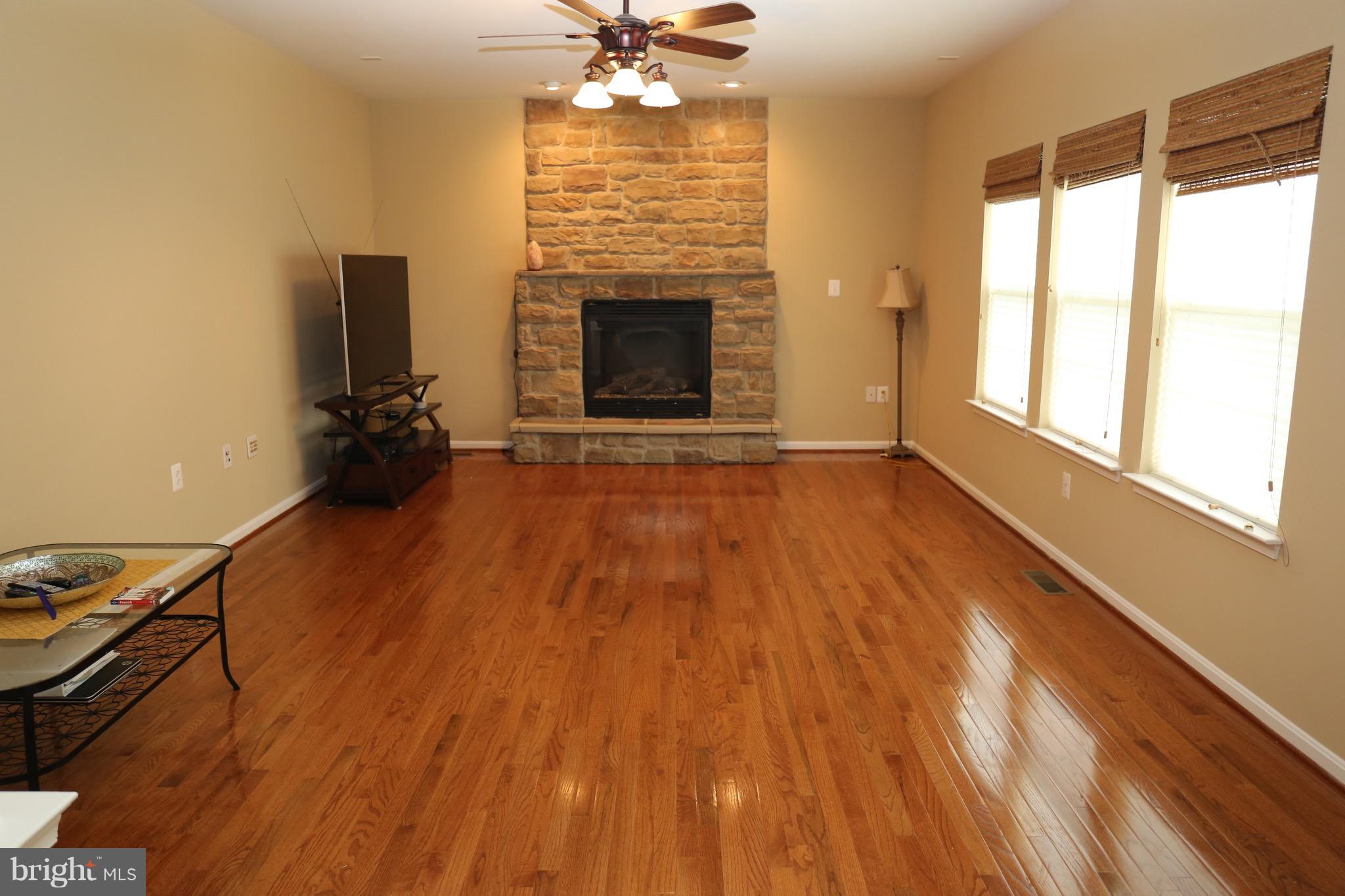 4955 Pale Morning Dun Road Elkridge, MD 21075 - Photo 3 of 30 Living Room