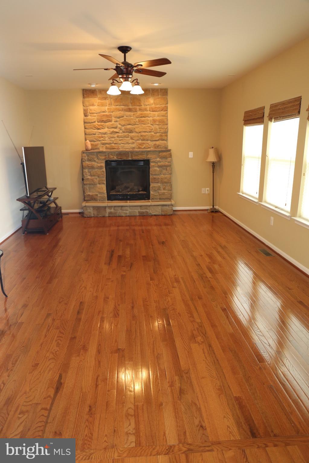 4955 Pale Morning Dun Road Elkridge, MD 21075 - Photo 24 of 30 Living Room