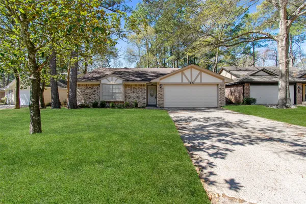 $2,150 | 75 Fallshire Drive, The Woodlands, TX 77381