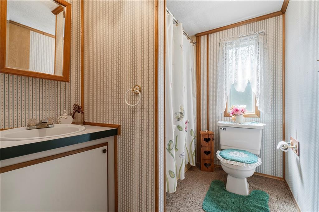 136 Bassett Road Clinton, PA 15026 - Photo 19 of 25 2nd Full Bathroom