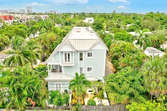 a view of a house with a yard and plants