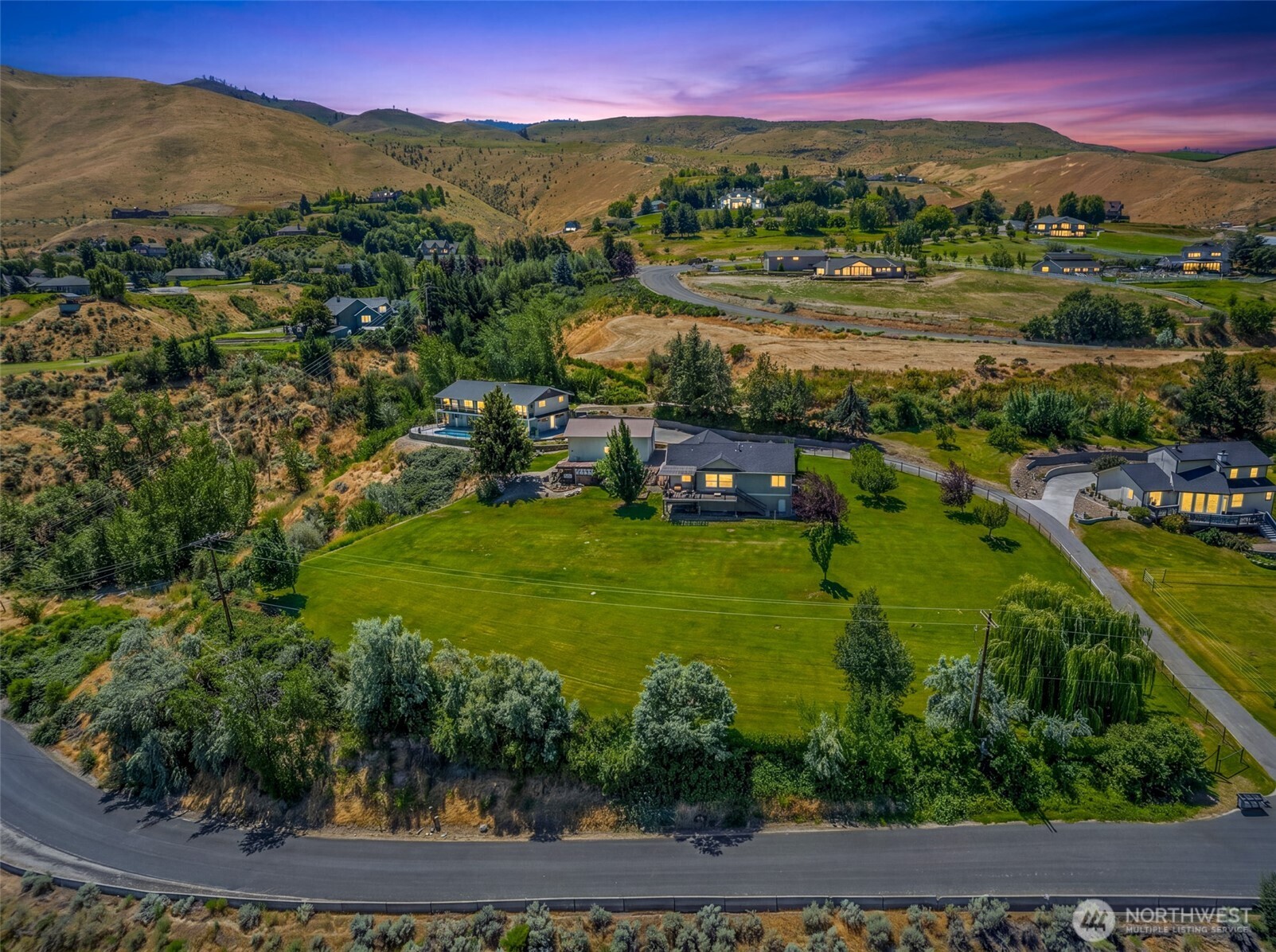 1901 Sleepy Hollow Road Wenatchee, WA 98801 - Photo 4 of 40
