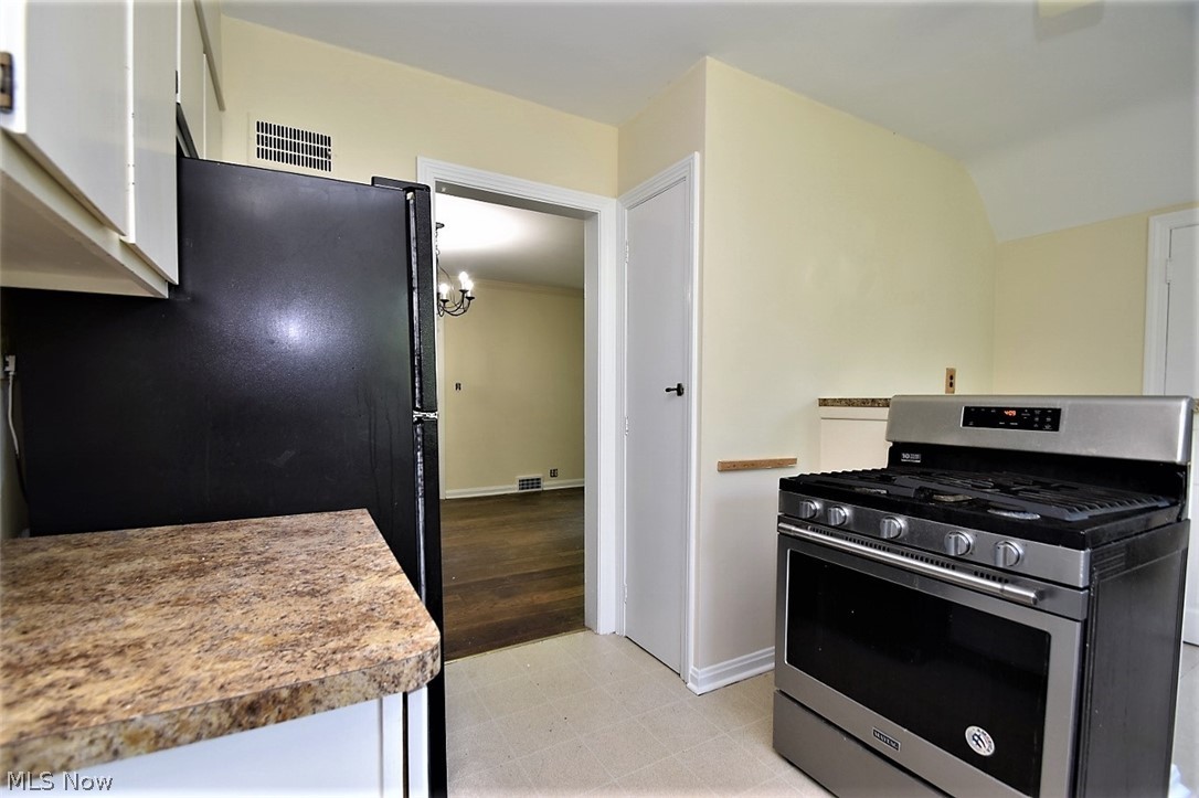 3518 Edison Road Cleveland, OH 44121 - Photo 12 of 26 Gallery Image 12