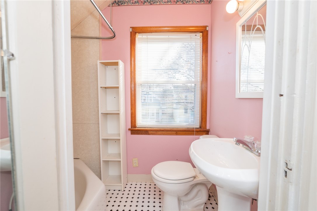 113 Union Street Bristol, RI 02809 - Photo 32 of 35 2nd FL BATH