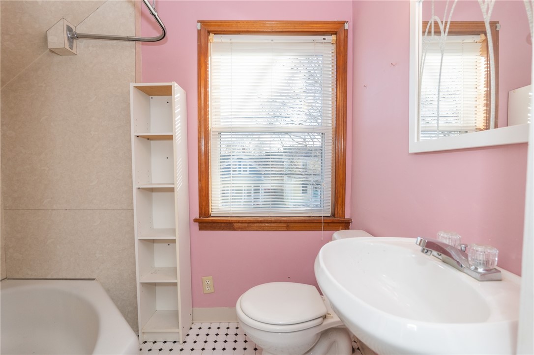 113 Union Street Bristol, RI 02809 - Photo 33 of 35 2nd FL BATH