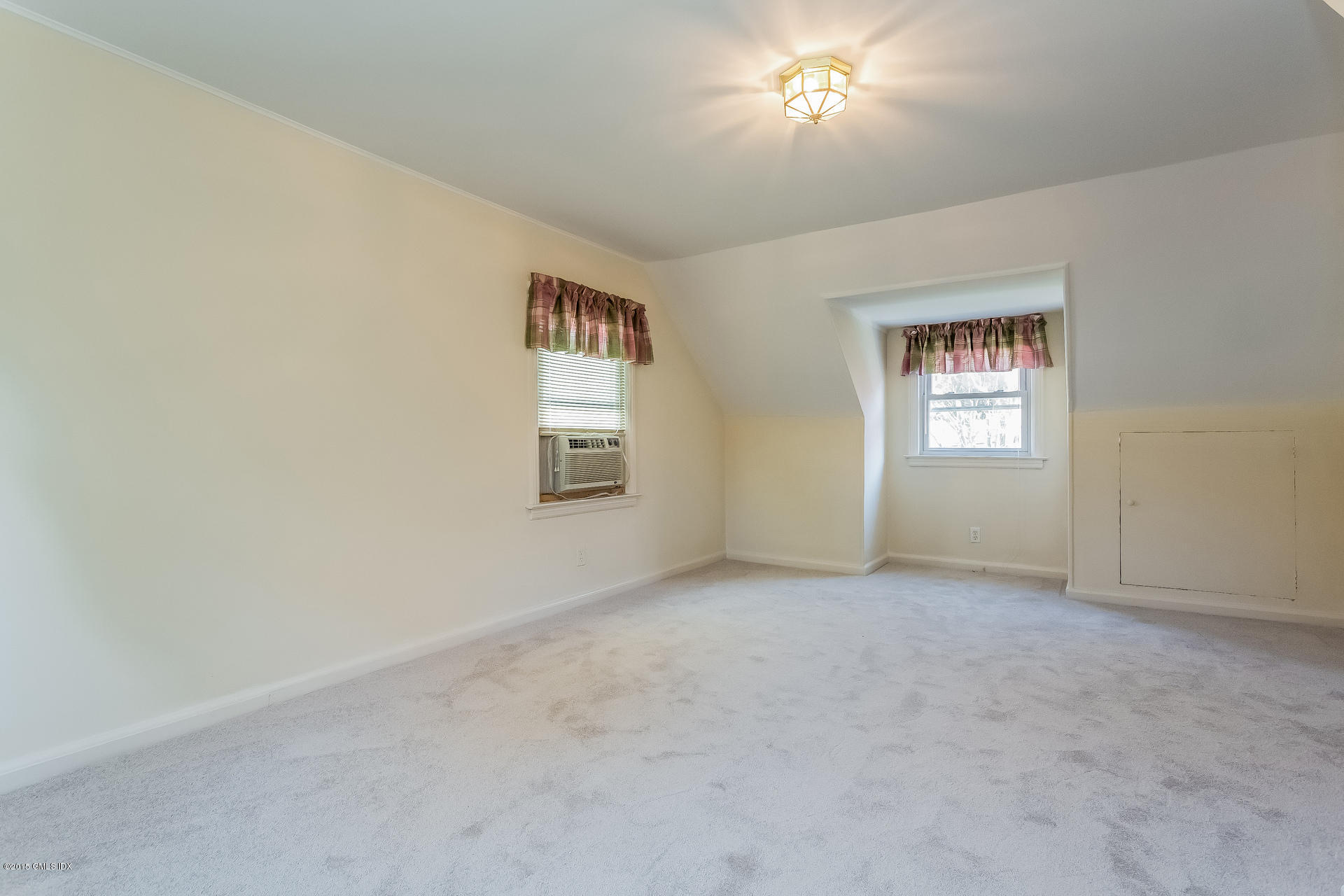 34 Wescott Street Riverside, CT 06878 - Photo 16 of 26 an empty room with windows