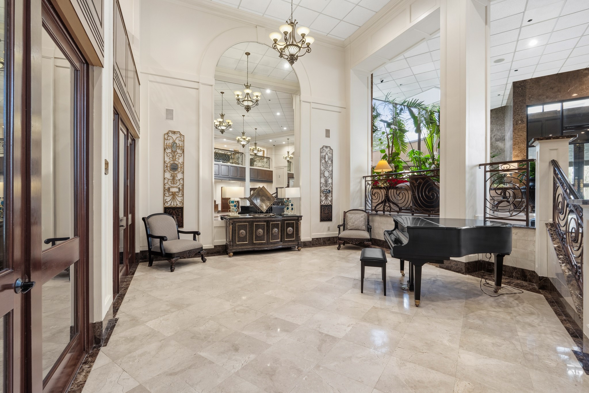 3525 Sage Road, Unit 1204 Houston, TX 77056 - Photo 23 of 25 Bright common lounge with ample seating and natural light, ideal for residents and guests.