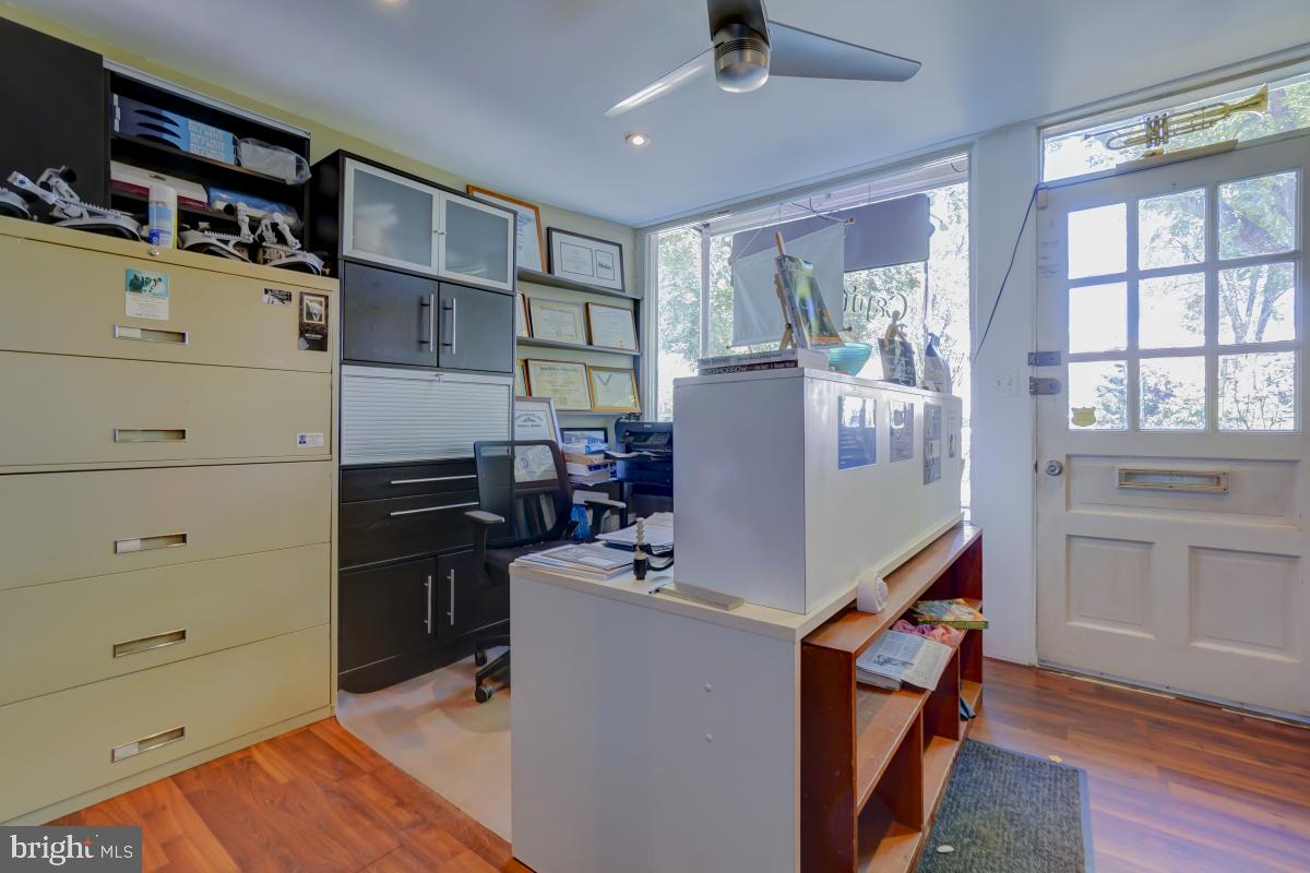411 East Capitol Street Southeast Washington, DC 20003 - Photo 11 of 26 Main Level
