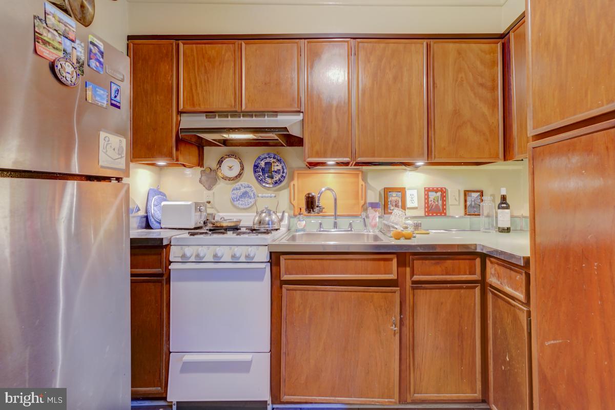 411 East Capitol Street Southeast Washington, DC 20003 - Photo 20 of 26 Kitchen View