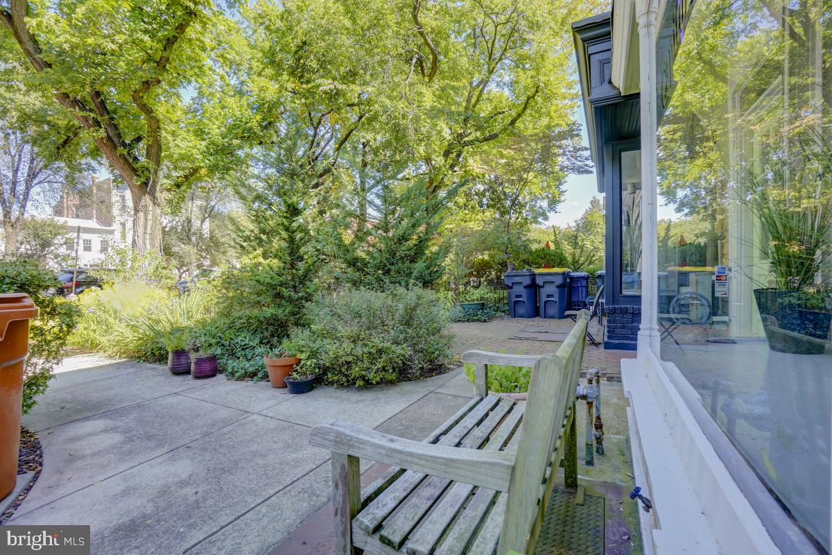 411 East Capitol Street Southeast Washington, DC 20003 - Photo 4 of 26 Sidewalk View