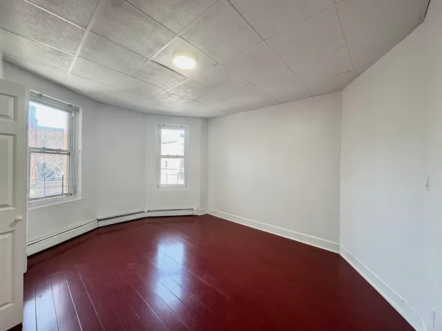 $2,000 | 94 North Street, Unit 2S, Jersey City, NJ 07307