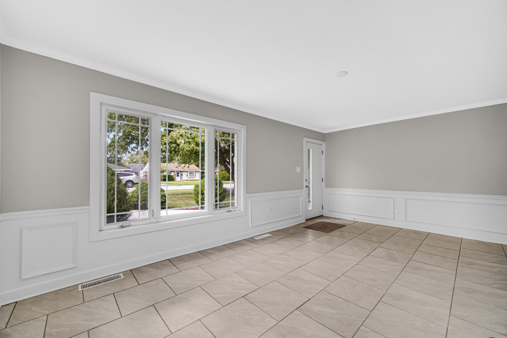 17137 Chicago Avenue Lansing, IL 60438 - Photo 2 of 11 a view of an empty room with a window