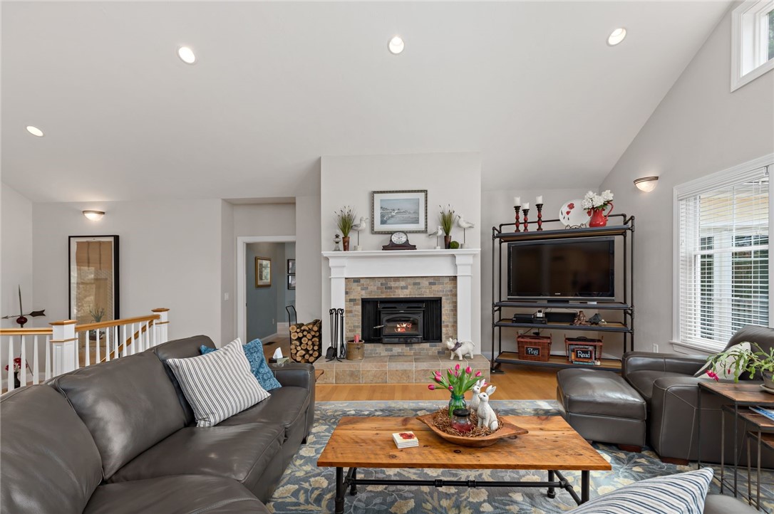 77 Raymonds Point Road Coventry, RI 02816 - Photo 19 of 50