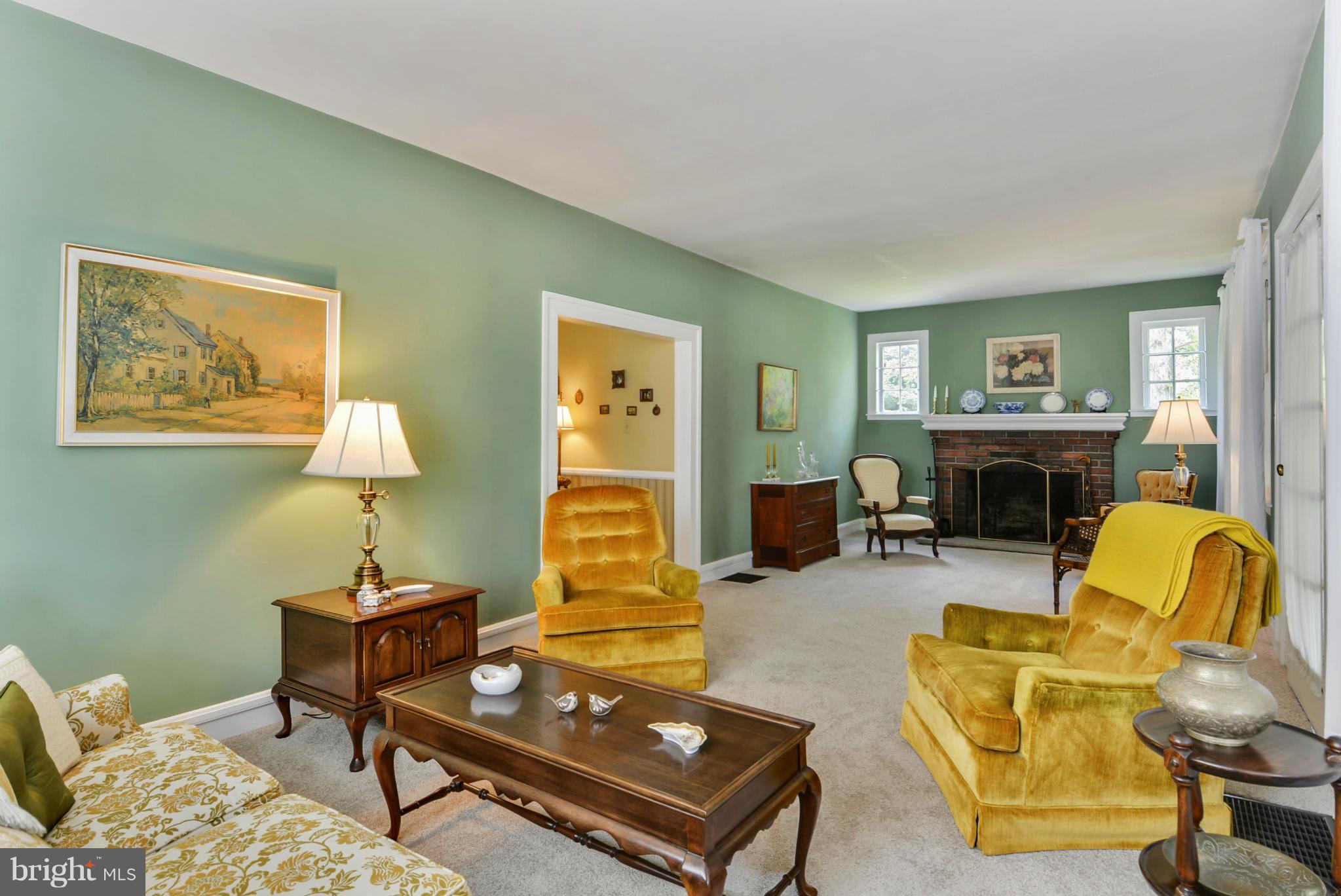 1318 Holley Road Edgewater, MD 21037 - Photo 11 of 30 Living Room