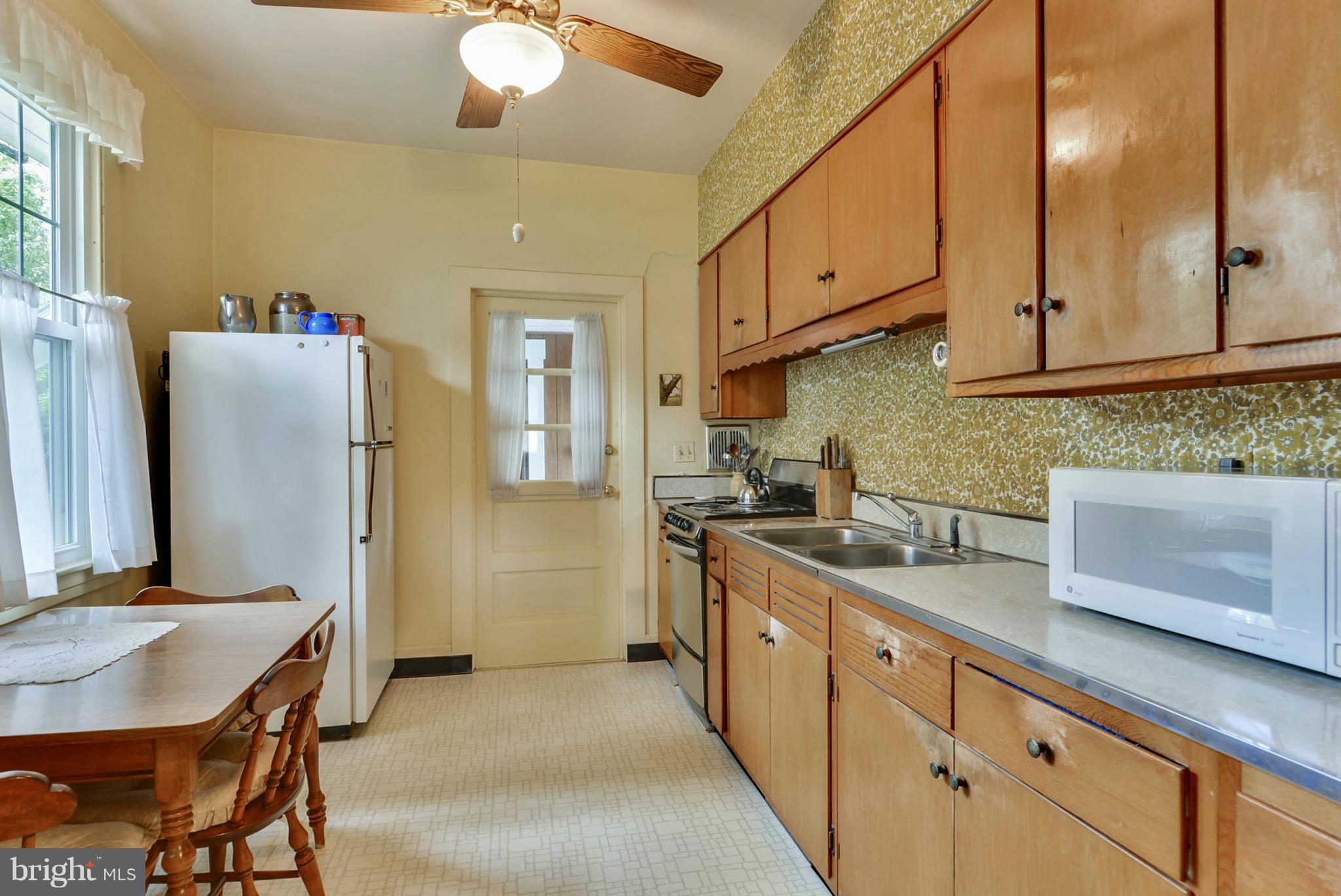 1318 Holley Road Edgewater, MD 21037 - Photo 18 of 30 Kitchen