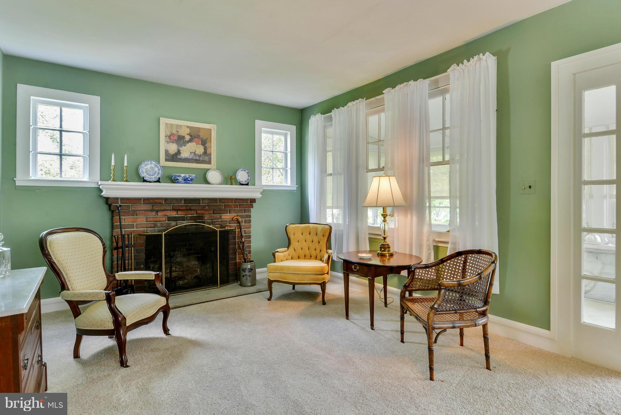 1318 Holley Road Edgewater, MD 21037 - Photo 10 of 30 Living Room