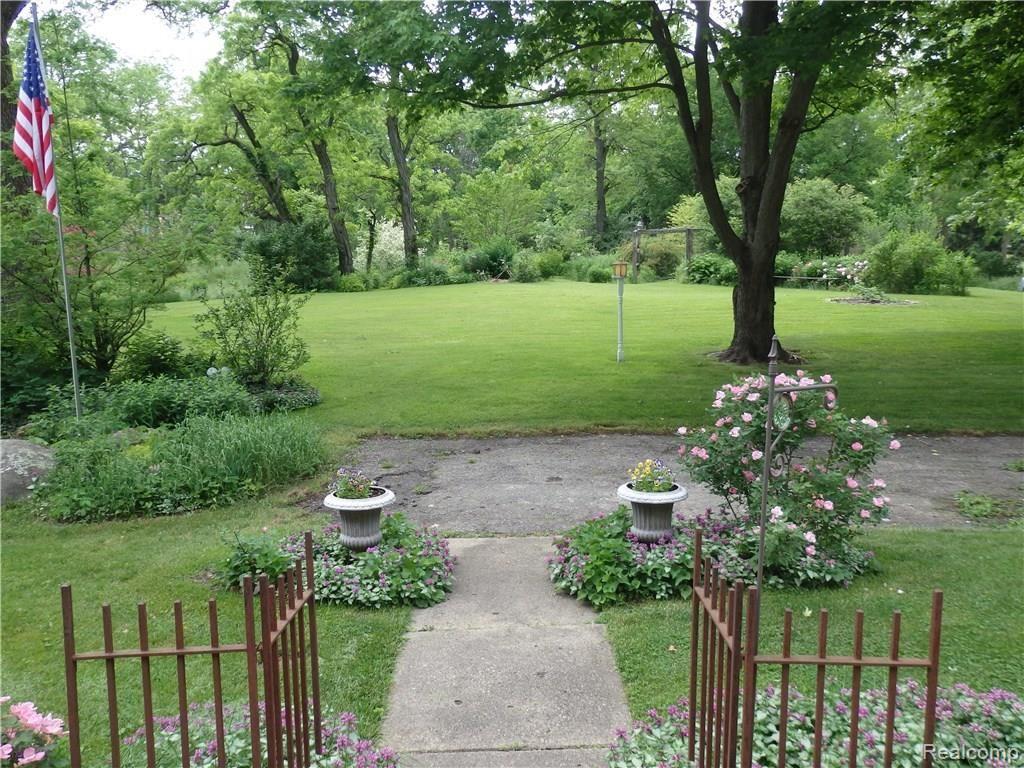 9380 Merrill Road Whitmore Lake, MI 48189 - Photo 6 of 68 P6061838.JPG