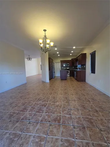 a view of a yard of the house