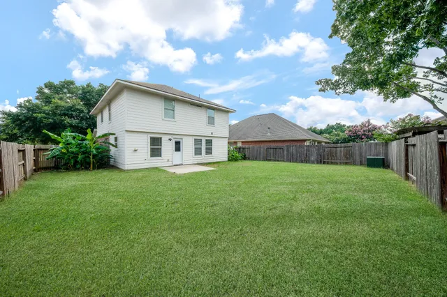 a view of a house with backyard and garden