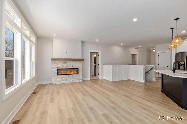 $549,900 | 6607 Timber Crst Drive Northeast, Unit 56, Rockford, MI 49341