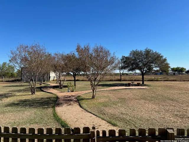 $398,000 | 677 Deer Trail Drive, Jourdanton, TX 78026