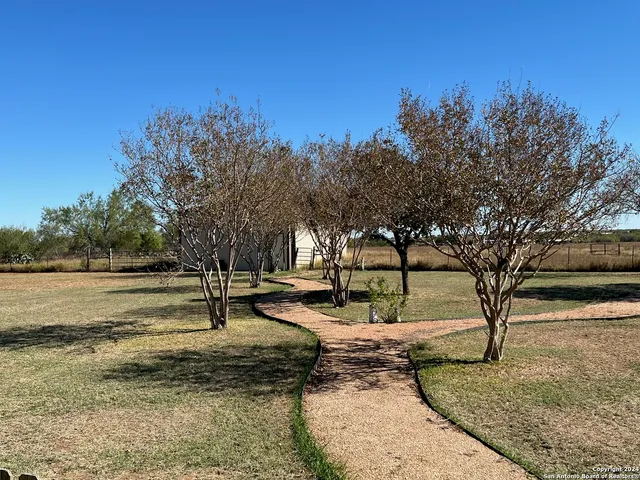 $398,000 | 677 Deer Trail Drive, Jourdanton, TX 78026