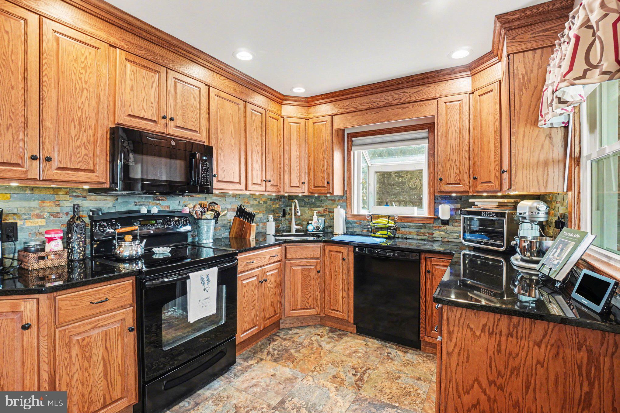 930 4th Street Whitehall, PA 18052 - Photo 6 of 26