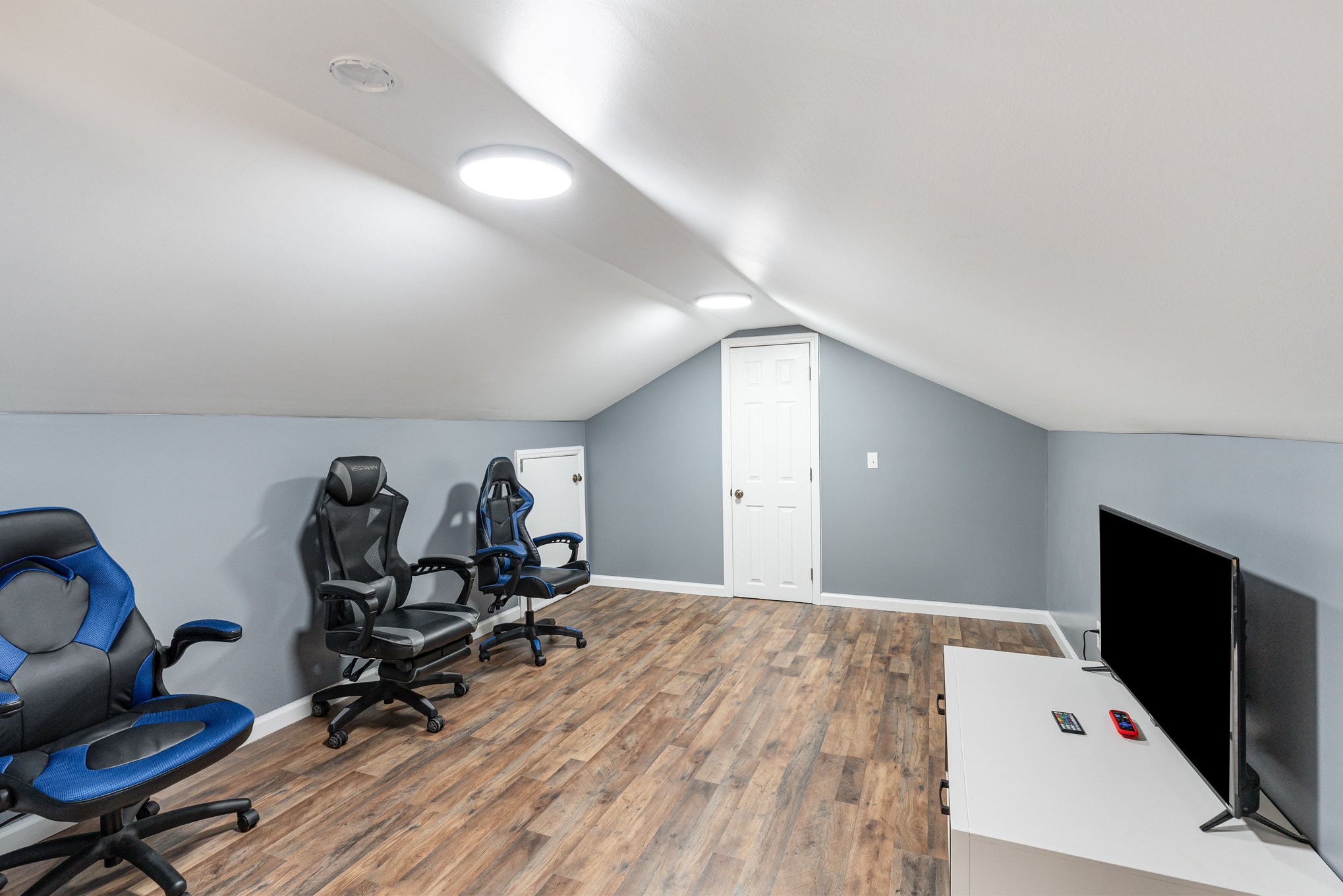 3075 Bowker Road Charlotte, TN 37036 - Photo 22 of 28 a view of a room with gym equipment