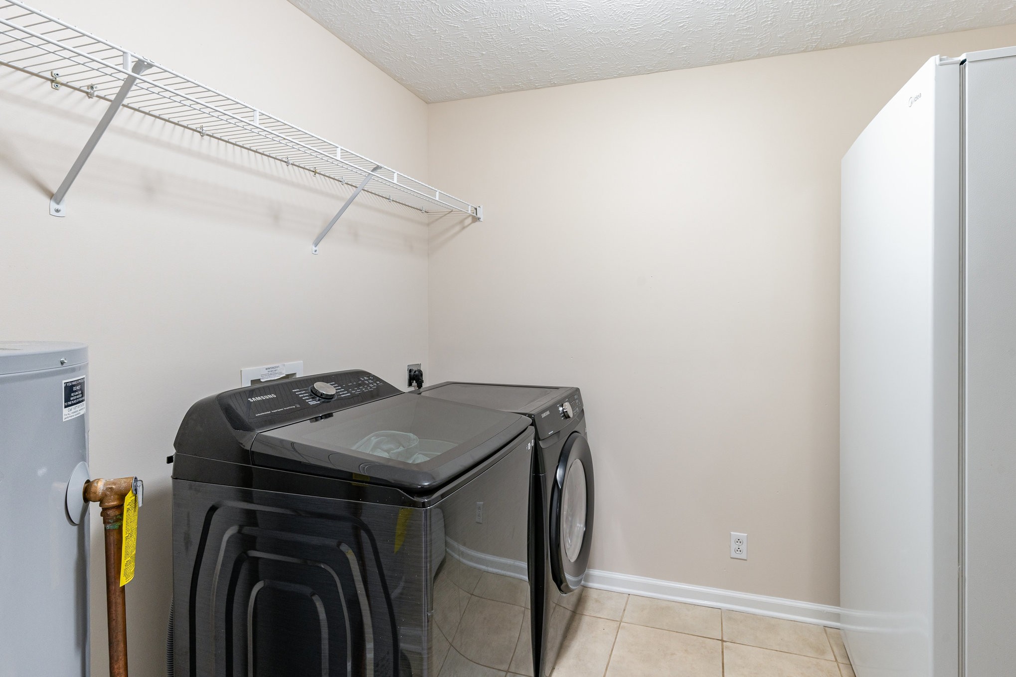 3075 Bowker Road Charlotte, TN 37036 - Photo 10 of 28 a utility room with dryer and washer