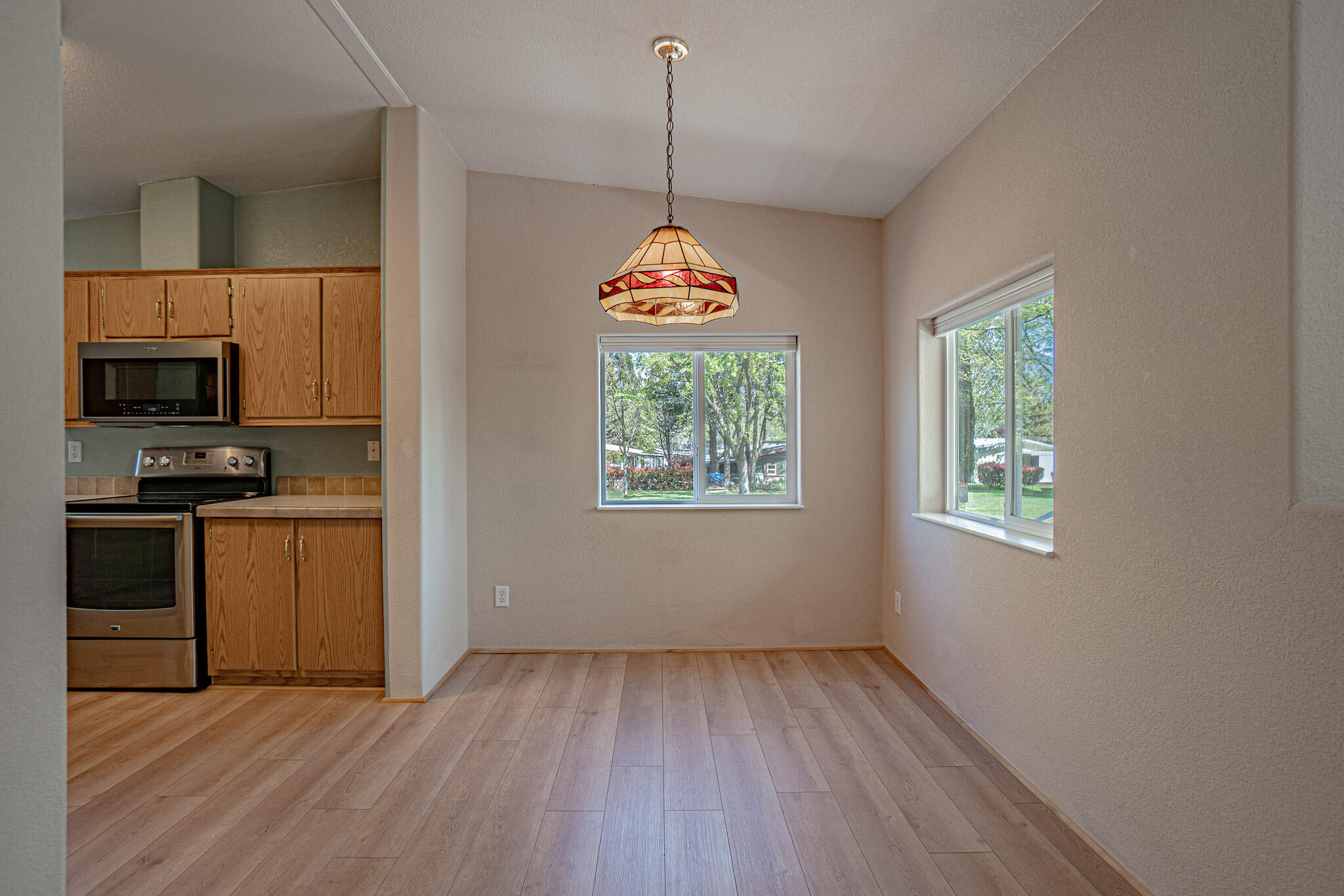 215 Tolman Creek Road, Unit 38 Ashland, OR 97520 - Photo 15 of 32 Cozy Dining