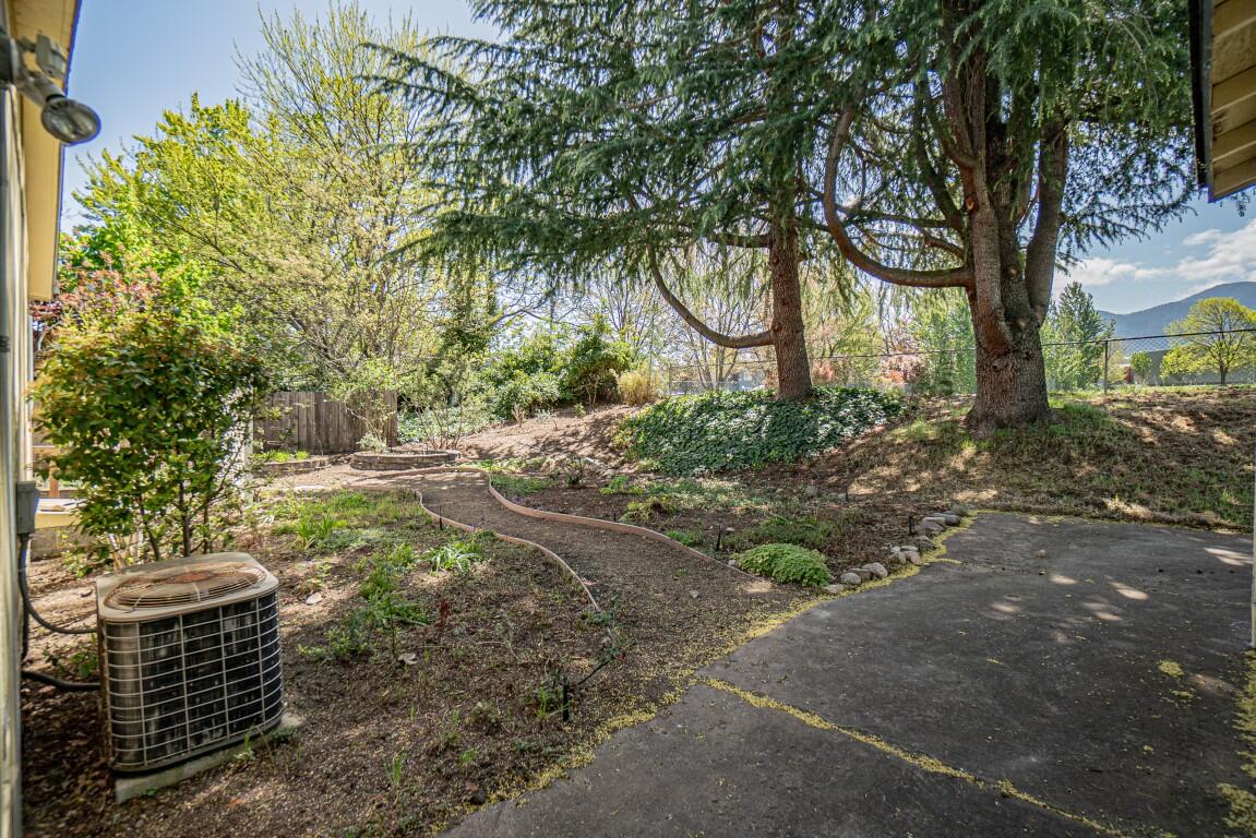 215 Tolman Creek Road, Unit 38 Ashland, OR 97520 - Photo 29 of 32 Backyard