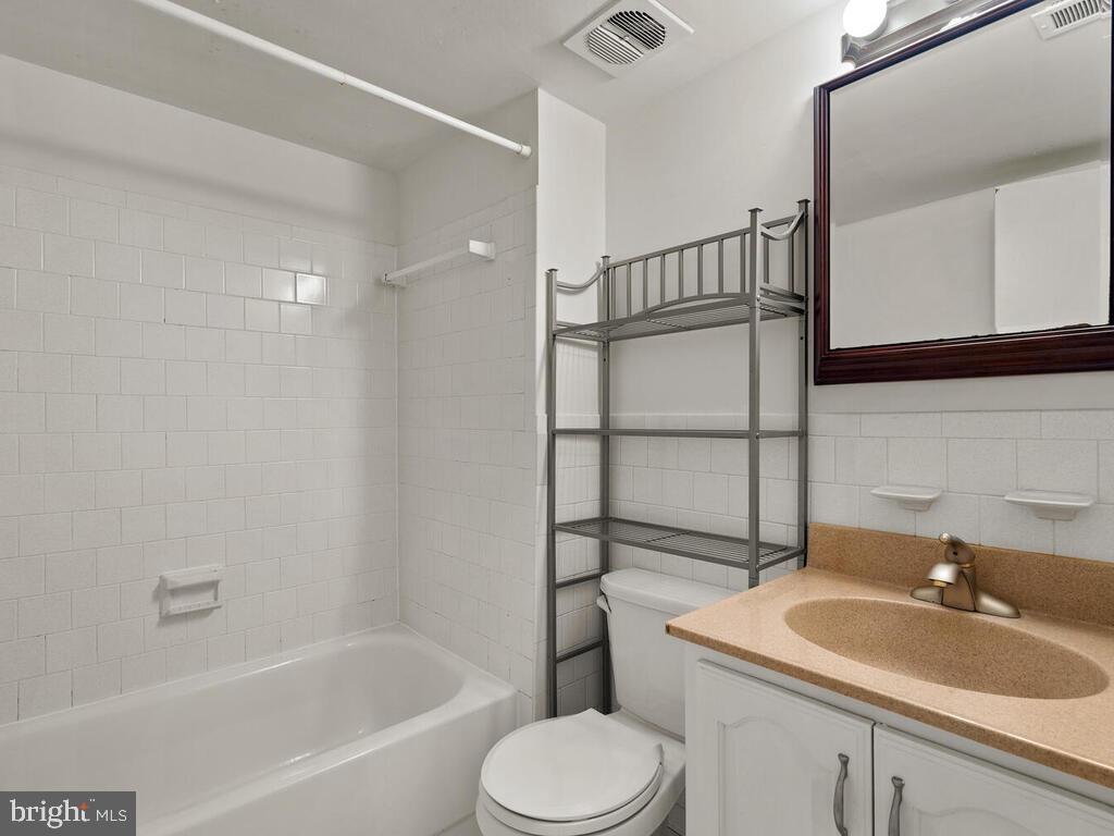 2109 Walsh View Terrace, Unit 12203 Silver Spring, MD 20902 - Photo 19 of 23 Bathroom