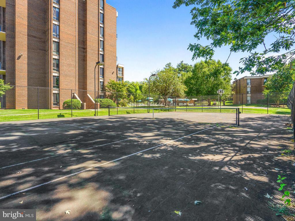 2109 Walsh View Terrace, Unit 12203 Silver Spring, MD 20902 - Photo 23 of 23 Basketball Courts
