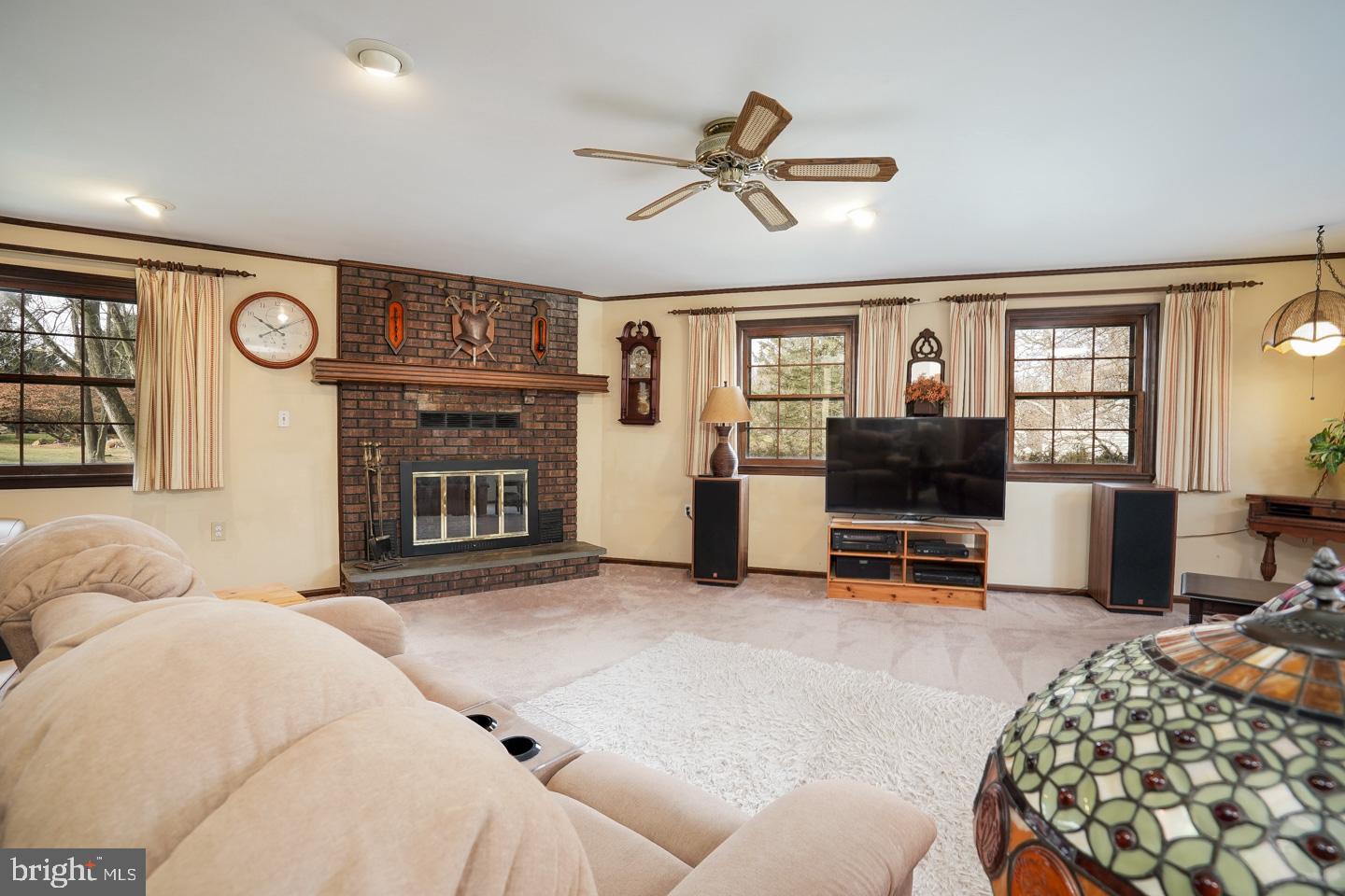 52 Cambridge Road Elkton, MD 21921 - Photo 10 of 34 BEAUTIFUL SIZE FAMILY ROOM