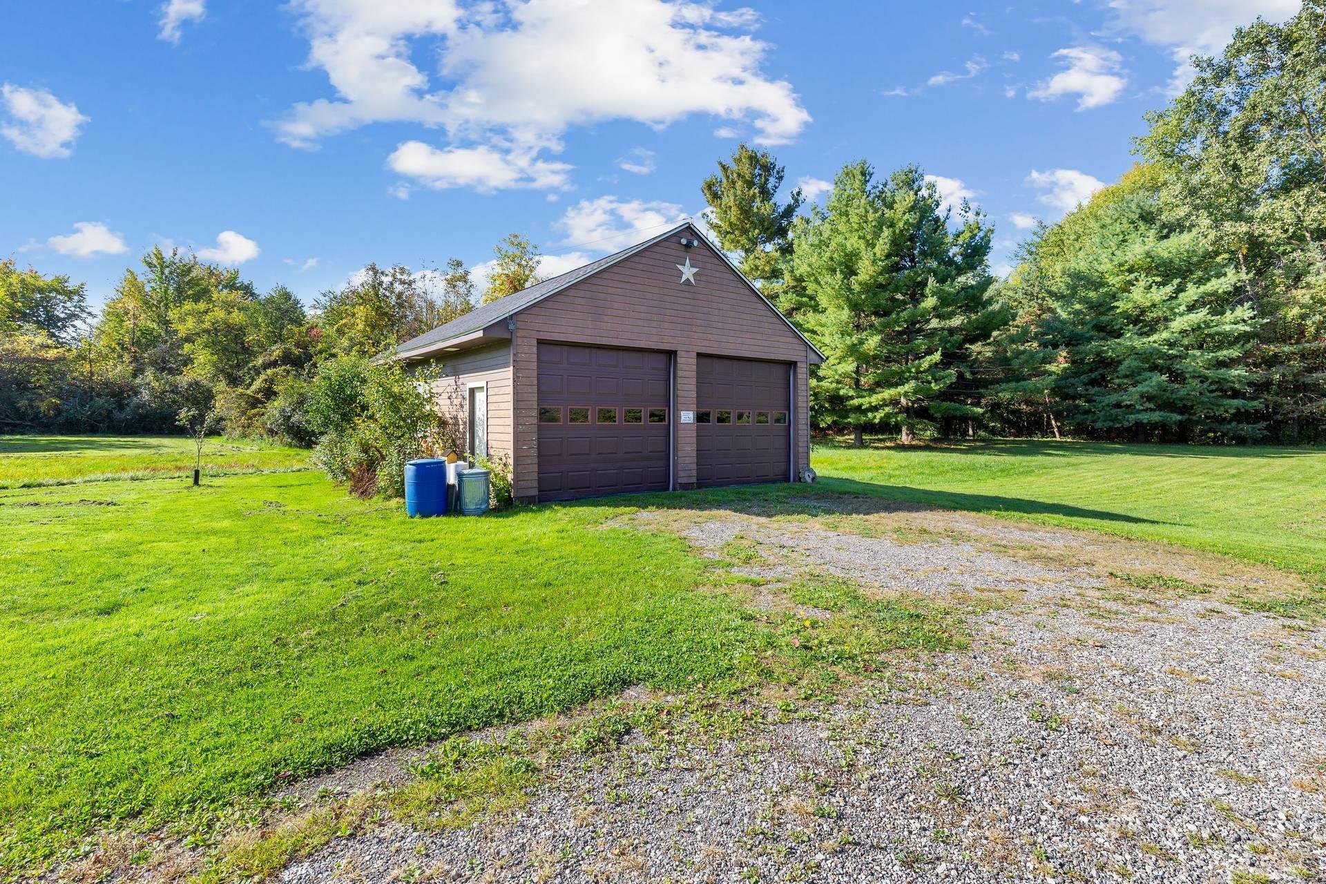 10015 Springborn Road Casco, MI 48064 - Photo 32 of 35 50123692-31.JPG
